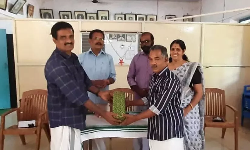 അനുമോദിച്ചു അനുമോദിച്ചു