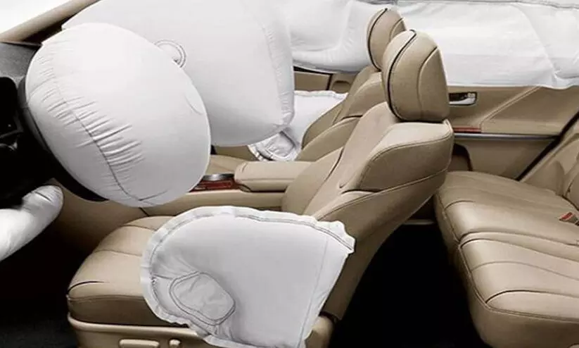 കാറുകളിൽ ആറ് എയർബാഗുകൾ; വില ഉയരുന്നത് വാഹനങ്ങളുടെ വിൽപനയെ ബാധിക്കുമെന്ന് മാരുതി സുസുക്കി ചീഫ് കാറുകളിൽ ആറ് എയർബാഗുകൾ; വില ഉയരുന്നത് വാഹനങ്ങളുടെ വിൽപനയെ ബാധിക്കുമെന്ന് മാരുതി സുസുക്കി ചീഫ്