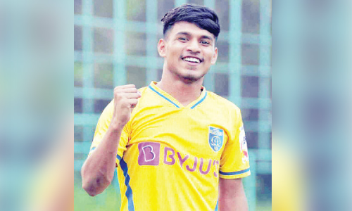 മിനി ഐ.എസ്.എൽ; ബ്ലാസ്റ്റേഴ്സിനായി പ്രതിരോധ കോട്ട തീർക്കാൻ ആദിൽ മിനി ഐ.എസ്.എൽ; ബ്ലാസ്റ്റേഴ്സിനായി പ്രതിരോധ കോട്ട തീർക്കാൻ ആദിൽ