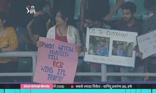ബാംഗ്ലൂർ ഐ.പി.എൽ കിരീടം ഉയർത്തുന്നത് വരെ വിവാഹം കഴിക്കില്ല; സ്റ്റേഡിയത്തിൽ വൈറലായി പോസ്റ്റർ