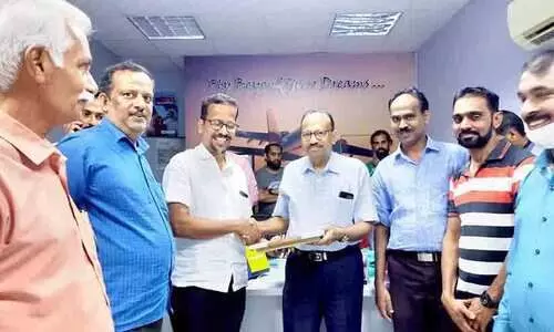 മൂന്നുപതിറ്റാണ്ടിലെ പ്രവാസത്തിന് വിരാമം; മണി നെല്ലിക്കൻ നാടണയുന്നു