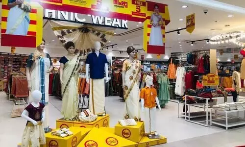 വിഷുക്കാഴ്ചകളുമായി ലുലു ഹൈപ്പർമാർക്കറ്റ്​