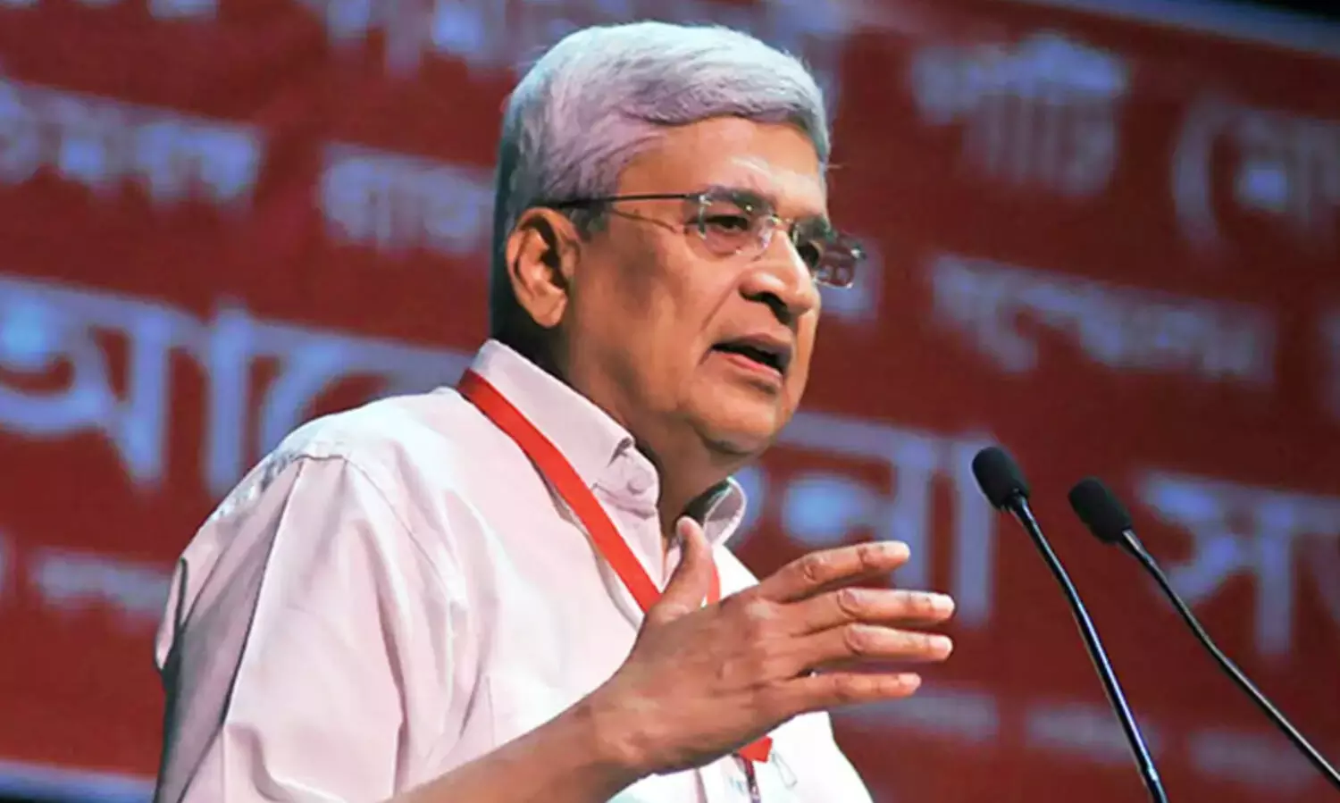 ചരിത്രത്തെ മാത്രമല്ല ശാസ്ത്രത്തെയും പാഠപുസ്തകത്തില്‍ നിന്നും ബി.ജെ.പി ഒഴിവാക്കുകയാണെന്ന് പ്രകാശ് കാരാട്ട്