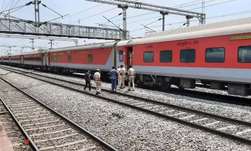 ട്രെയിനിൽ വ്യാജ ബോംബ് ഭീഷണി; 19കാരൻ അറസ്റ്റിൽ