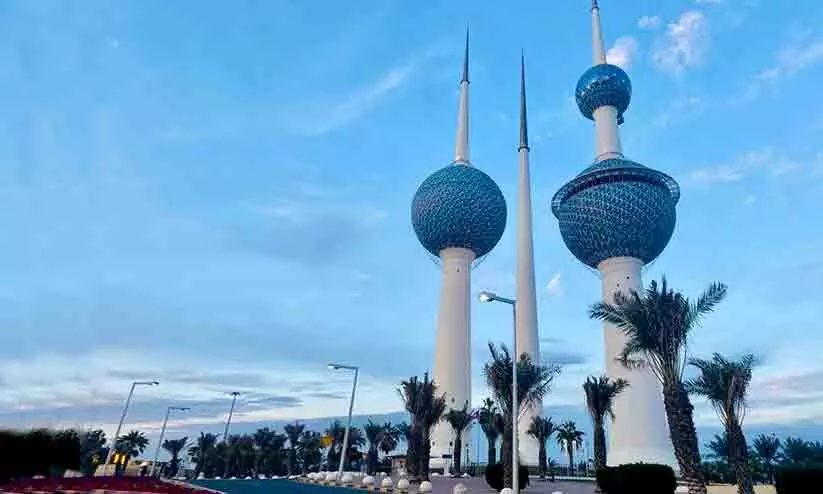 ചില സേവനങ്ങൾക്ക് ഫീസ് വർധനക്കൊരുങ്ങി കുവൈത്ത് ആഭ്യന്തര മന്ത്രാലയം ചില സേവനങ്ങൾക്ക് ഫീസ് വർധനക്കൊരുങ്ങി കുവൈത്ത് ആഭ്യന്തര മന്ത്രാലയം