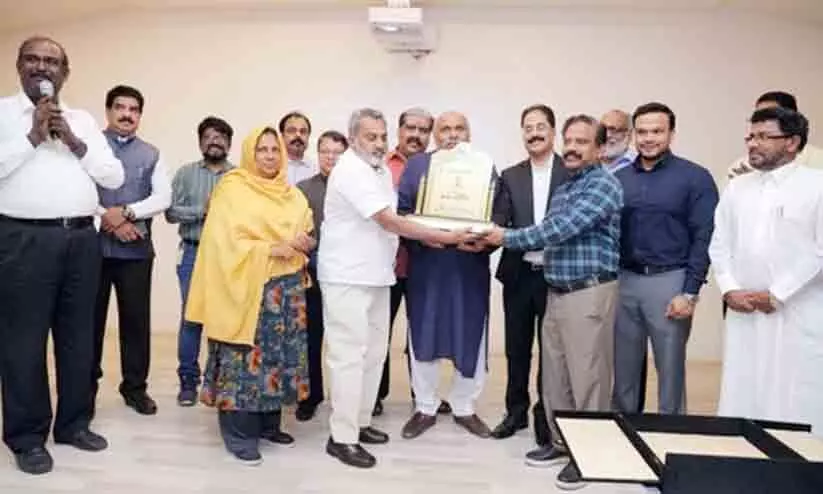 ഇ.എം. കബീറിന് ദാറുസ്സിഹ യാത്രയയപ്പ് നൽകി