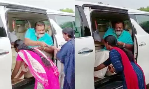 കാറിലിരുന്നു വിഷുക്കൈനീട്ട വിതരണം; പിന്നെ കാലുപിടിത്തം; സുരേഷ് ഗോപിക്കെതിരെ വിമർശനം