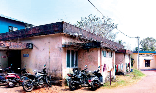 പെരിന്തൽമണ്ണ ജില്ല ആശുപത്രിയിൽ പുതിയ ഒ.പി ബ്ലോക്ക് നിർമിക്കൽ; പഴയ കെട്ടിടം പൊളിക്കൽ ത്രിശങ്കുവിൽ പെരിന്തൽമണ്ണ ജില്ല ആശുപത്രിയിൽ പുതിയ ഒ.പി ബ്ലോക്ക് നിർമിക്കൽ; പഴയ കെട്ടിടം പൊളിക്കൽ ത്രിശങ്കുവിൽ