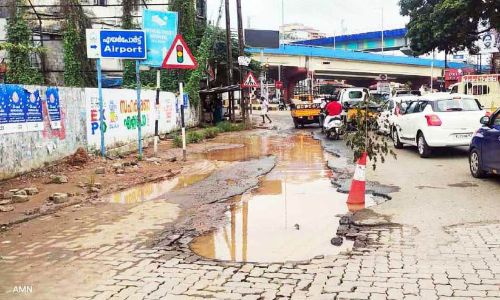 ഒരിടത്ത് കുരുക്കഴിക്കുന്നു; മറുവശത്ത് മുറുകുന്നു
