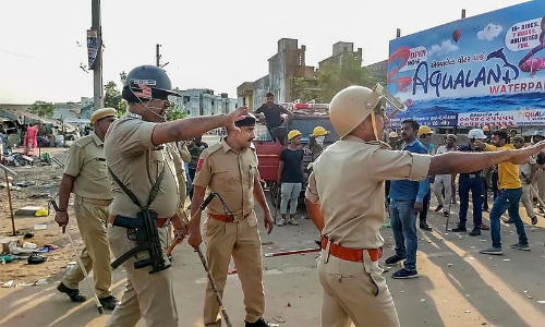 ഖംബത്തിലെ രാമനവമി സംഘർഷം ഗൂഢാലോചന; ഘോഷയാത്രക്ക് നേരെ കല്ലെറിയാൻ പുറത്ത് നിന്ന് ആളുകളെ കൊണ്ടുവന്നെന്നും ഗുജറാത്ത് പൊലീസ്