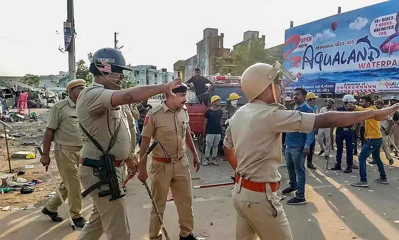 ഖംബത്തിലെ രാമനവമി സംഘർഷം ഗൂഢാലോചന; ഘോഷയാത്രക്ക് നേരെ കല്ലെറിയാൻ പുറത്ത് നിന്ന് ആളുകളെ കൊണ്ടുവന്നെന്നും ഗുജറാത്ത് പൊലീസ്
