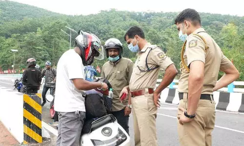 വിഷു, ഈസ്റ്റർ ആഘോഷം; കേരള-കർണാടക അതിർത്തിയിൽ പരിശോധന ശക്തമാക്കി