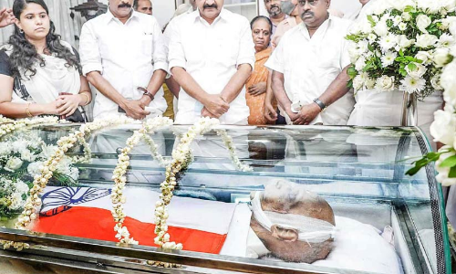 ഒരുവേഷവും മോഹിപ്പിച്ചിട്ടില്ല; വക്കീൽ കുപ്പായമൊഴിച്ച്