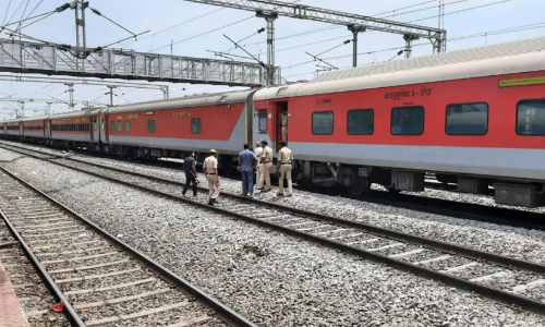 ട്രെയിനിൽ വ്യാജ ബോംബ് ഭീഷണി; 19കാരൻ അറസ്റ്റിൽ