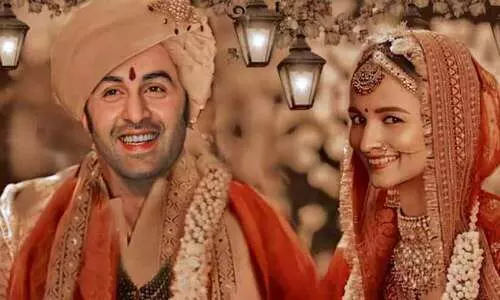 ആലിയ ഭട്ടും രൺബീർ കപൂറും വിവാഹിതരായി ആലിയ ഭട്ടും രൺബീർ കപൂറും വിവാഹിതരായി