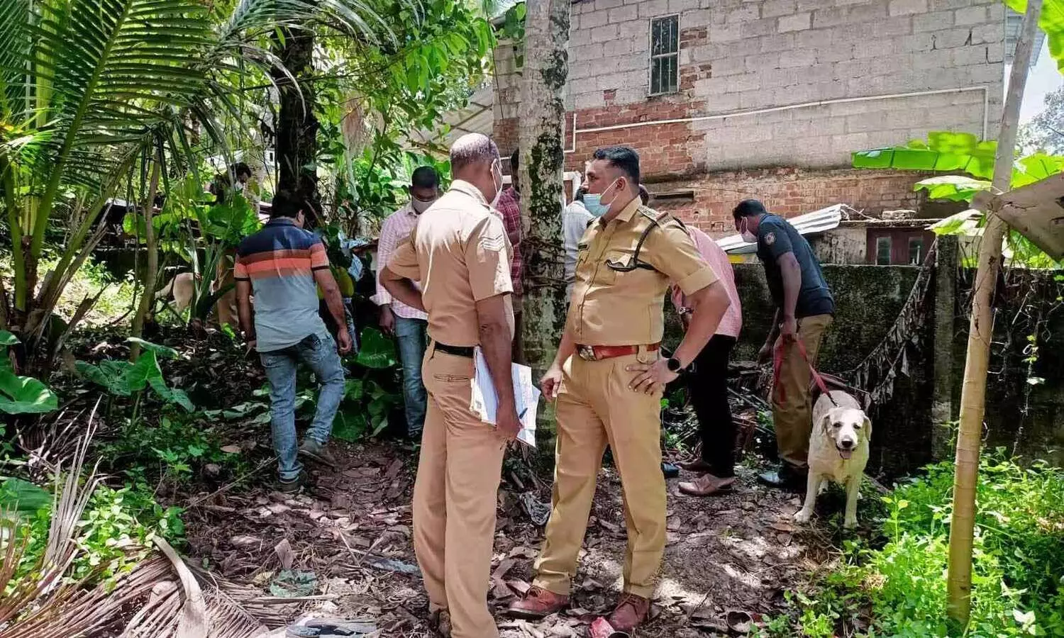 മൂന്നംഗ സംഘം ബോംബെറിഞ്ഞ് യുവാവിന്‍റെ കാൽ തകർത്ത സംഭവം; പ്രതികളുടെ വീട്ടിൽ നിന്ന് ബോംബുകൾ കണ്ടെത്തി