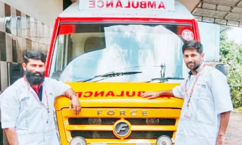 കനിവ് 108 ആംബുലൻസ് ജീവനക്കാരുടെ പരിചരണം; ആദിവാസി യുവതിക്ക് വീട്ടിൽ സുഖപ്രസവം കനിവ് 108 ആംബുലൻസ് ജീവനക്കാരുടെ പരിചരണം; ആദിവാസി യുവതിക്ക് വീട്ടിൽ സുഖപ്രസവം