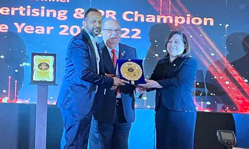 അഡ്വൈർടൈസിങ് ആൻഡ് പി.ആർ ചാമ്പ്യൻ ഓഫ് ദ ഇയർ അവാർഡ് ധീരജ് താക്കൂറിന്