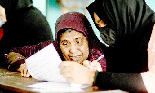 തൊട്ടും കേട്ടും പഠിച്ച ഖുർആനിൽ പരീക്ഷയെഴുതി നൂറുപേർ