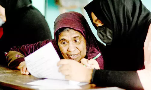 തൊട്ടും കേട്ടും പഠിച്ച ഖുർആനിൽ പരീക്ഷയെഴുതി നൂറുപേർ