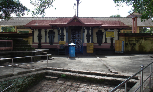 നാവാമുകുന്ദ ക്ഷേത്രത്തിൽ വിഷുക്കണി ദർശനത്തിന് വന്‍ ജന തിരക്ക്