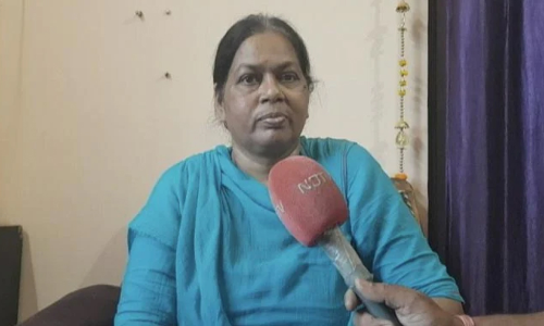 കരൗലിയിൽ കലാപകാരികളെ ഒറ്റക്ക് നേരിട്ട് 15 പേർക്ക് രക്ഷാകവചമൊരുക്കി മാധുലിക