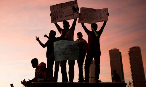 Sri Lankan police removed trucks from the protest site