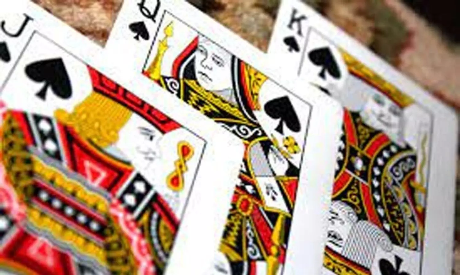 ഹൈടെക് ചീട്ടുകളി സംഘങ്ങൾ സജീവം; മറിയുന്നത് ലക്ഷങ്ങൾ