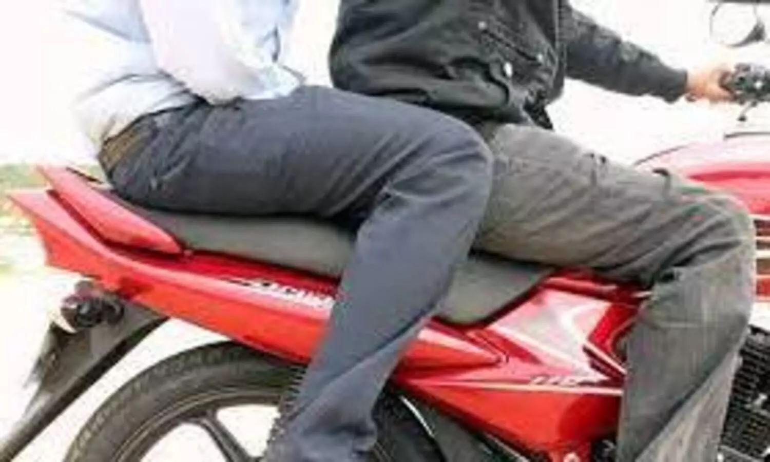 പാലക്കാട് ഇരുചക്രവാഹനങ്ങളിൽ പിൻസീറ്റ് യാത്രക്ക് വിലക്ക്