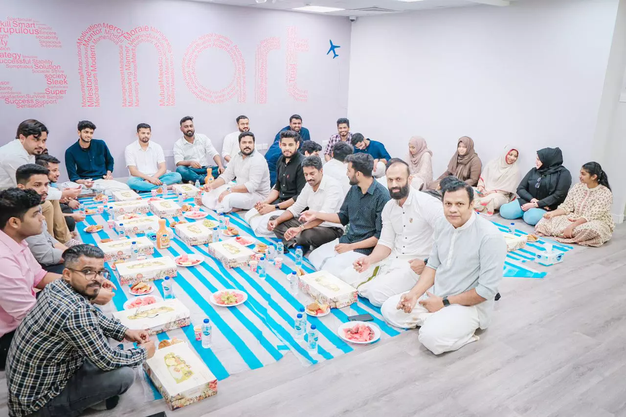 ഇഫ്താറും വിഷുവും ഒരുമിച്ചാഘോഷിച്ച്​ സ്മാർട്ട്​​ ട്രാവൽസ്