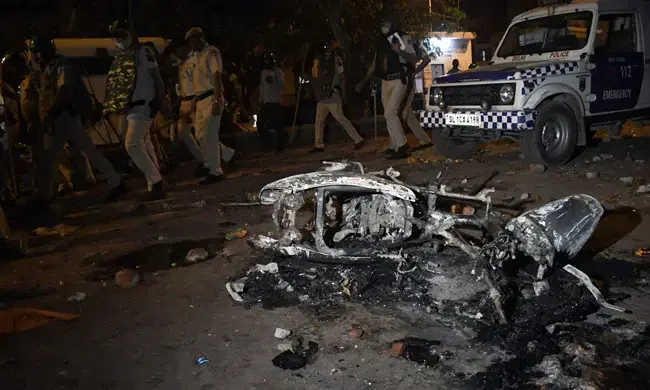 ഡൽഹിയിൽ ഹനുമാൻ ജയന്തി റാലിക്കിടെ സംഘർഷം; ഏഴ് പേർക്ക് പരിക്കേറ്റു ഡൽഹിയിൽ ഹനുമാൻ ജയന്തി റാലിക്കിടെ സംഘർഷം; ഏഴ് പേർക്ക് പരിക്കേറ്റു