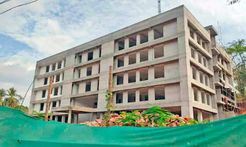 മട്ടന്നൂരിൽ റവന്യു ടവര്‍ നിര്‍മാണം പുരോഗമിക്കുന്നു