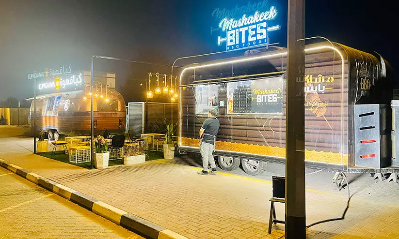 തെരുവുകളിലെ ട്രെൻഡായി ഫുഡ് ട്രക്കുകള് തെരുവുകളിലെ ട്രെൻഡായി ഫുഡ് ട്രക്കുകള്