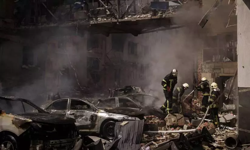 കിയവിൽ ആക്രമണം ശക്തമാക്കി റഷ്യ: കുടിയിറക്കപ്പെട്ട യുക്രെയ്ൻ പൗരൻമാർക്ക് വീടുകൾ വാഗ്ദാനം ചെയ്ത് സെലെൻസ്കി കിയവിൽ ആക്രമണം ശക്തമാക്കി റഷ്യ: കുടിയിറക്കപ്പെട്ട യുക്രെയ്ൻ പൗരൻമാർക്ക് വീടുകൾ വാഗ്ദാനം ചെയ്ത് സെലെൻസ്കി