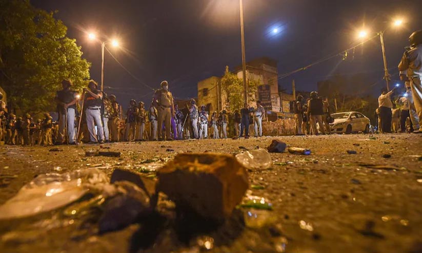 ഹനുമാന് ജയന്തി റാലിക്കിടെ സംഘർഷം; 14 പേർ അറസ്റ്റിൽ ഹനുമാന് ജയന്തി റാലിക്കിടെ സംഘർഷം; 14 പേർ അറസ്റ്റിൽ