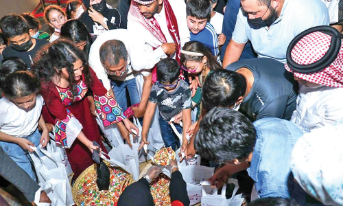 സ​മ്മാ​ന​സ​ഞ്ചി നി​റച്ച് ഗ​ര​ങ്കാ​വോ