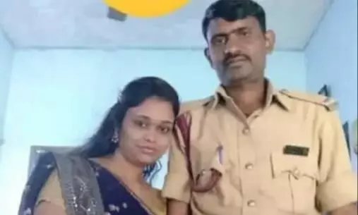 ഭർത്താവ് വാഹനാപകടത്തിൽ മരിച്ചു; ആറു മാസം പ്രായമായ കുഞ്ഞിനെ കൊന്ന് യുവതി ആത്മഹത്യ ചെയ്തു ഭർത്താവ് വാഹനാപകടത്തിൽ മരിച്ചു; ആറു മാസം പ്രായമായ കുഞ്ഞിനെ കൊന്ന് യുവതി ആത്മഹത്യ ചെയ്തു