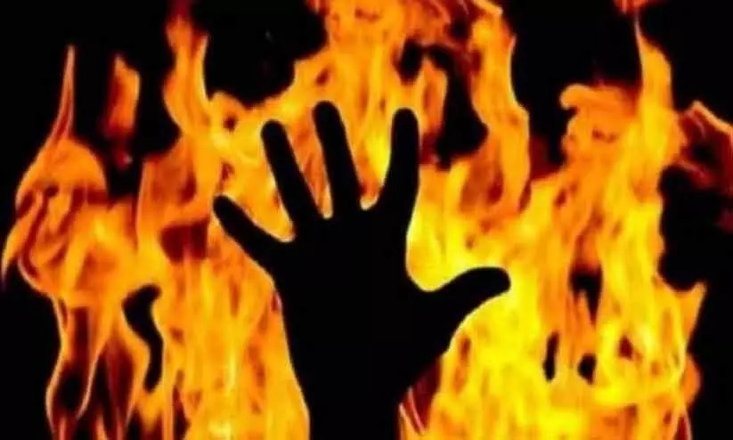 Man sets himself ablaze in police station died