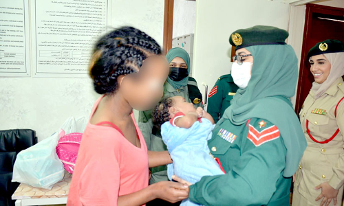 ജയിലിൽകഴിയുന്ന അമ്മയുടെ ചാരെ കുഞ്ഞിനെ എത്തിച്ച് ദുബൈ​ പൊലീസ്​