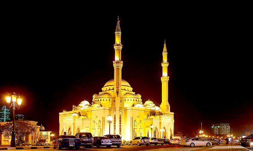 പ്രകാശം പരത്തുന്ന അൽനൂർ മസ്​ജിദ്​