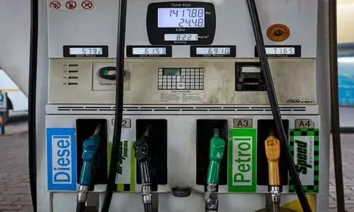 കേ​ന്ദ്രം ചു​മ​ത്തി​യ ന്യാ​യ​മ​ല്ലാ​ത്ത സ​ർ​ചാ​ർ​ജും സെ​സും കു​റ​ക്ക​ണം