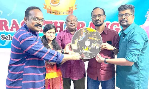 വി​ഷു സം​ഗീ​ത ആ​ൽ​ബം  ക​ണി​കാ​ണേ​ണം പ്ര​കാ​ശ​നം ചെ​യ്തു