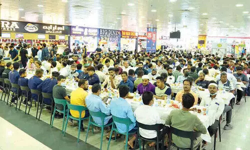 സ​ഫാ​രി മാ​ൾ ടെ​ന​ന്‍റ്​​സ്​​ ഇ​ഫ്താ​ർ സം​ഗ​മം