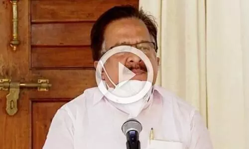 വർഗീയവാദികളുടെ കൈയിൽ വാൾ കൊടുത്തിട്ട് ചാമ്പിക്കോ എന്ന് മുഖ്യമന്ത്രി