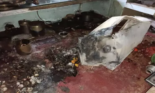 മിന്നലിൽ അടുക്കള കത്തിനശിച്ചു