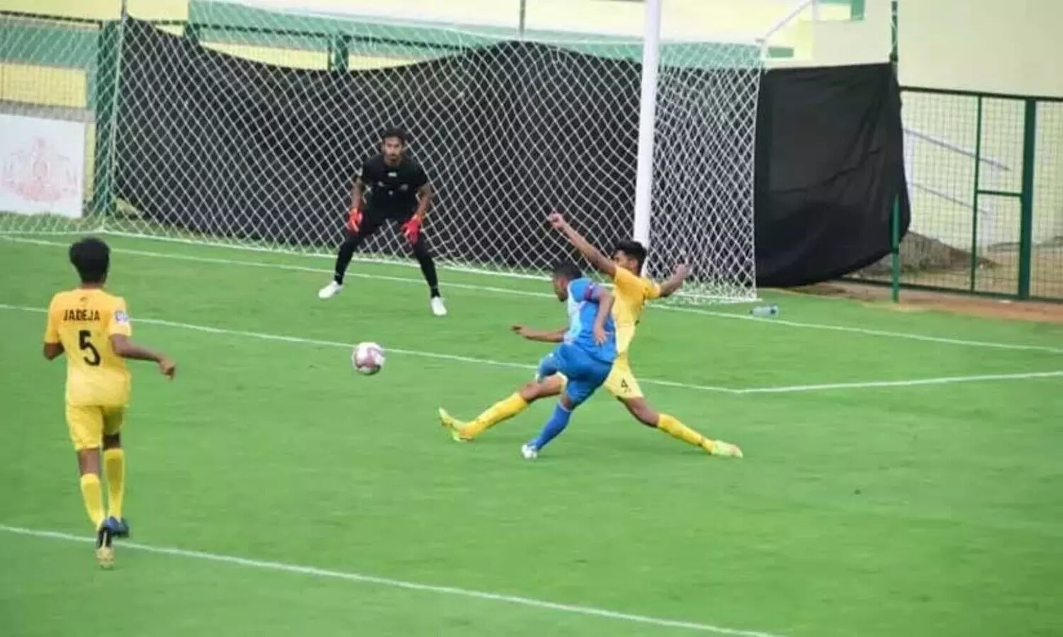 സന്തോഷ് ട്രോഫി; ഗുജറാത്തിനെ ചാമ്പി ചാമ്പ്യന്മാർ