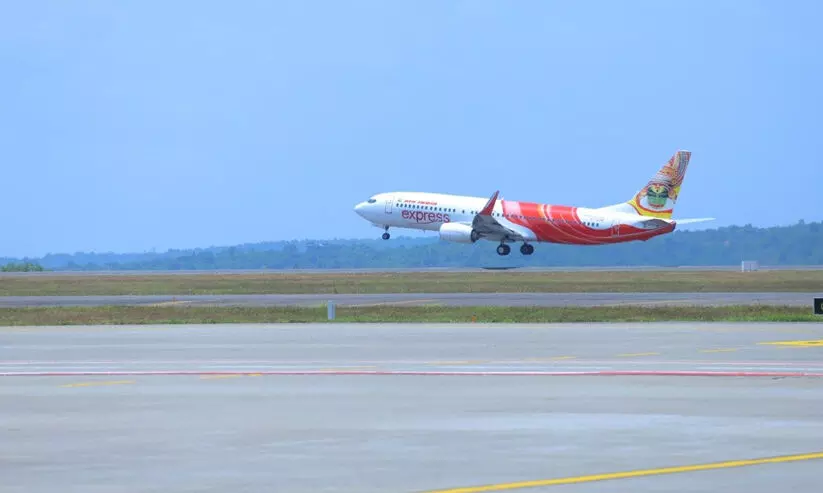 മധ്യവേനൽ അവധിയും ബലിപെരുന്നാളും; വിമാന നിരക്ക് നടുവൊടിക്കും മധ്യവേനൽ അവധിയും ബലിപെരുന്നാളും; വിമാന നിരക്ക് നടുവൊടിക്കും