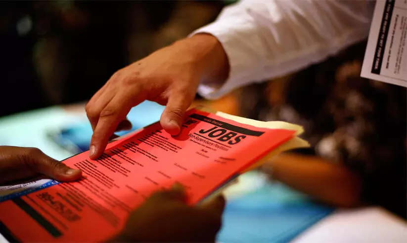 ദുബൈയിൽ വീണ്ടും ജോലി തട്ടിപ്പ്; മലയാളികൾ കുടുങ്ങി ദുബൈയിൽ വീണ്ടും ജോലി തട്ടിപ്പ്; മലയാളികൾ കുടുങ്ങി