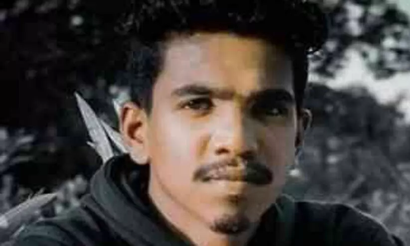 നിയന്ത്രണം വിട്ട ബൈക്ക് പോസ്റ്റിലിടിച്ച് യുവാവ് മരിച്ചു നിയന്ത്രണം വിട്ട ബൈക്ക് പോസ്റ്റിലിടിച്ച് യുവാവ് മരിച്ചു