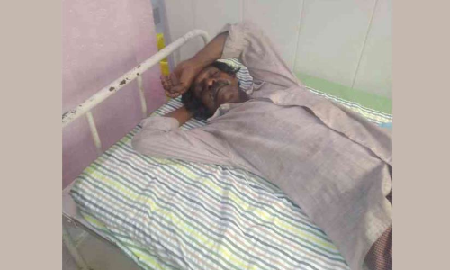 Attempt to kill an elderly man by throwing chili powder and attack at him